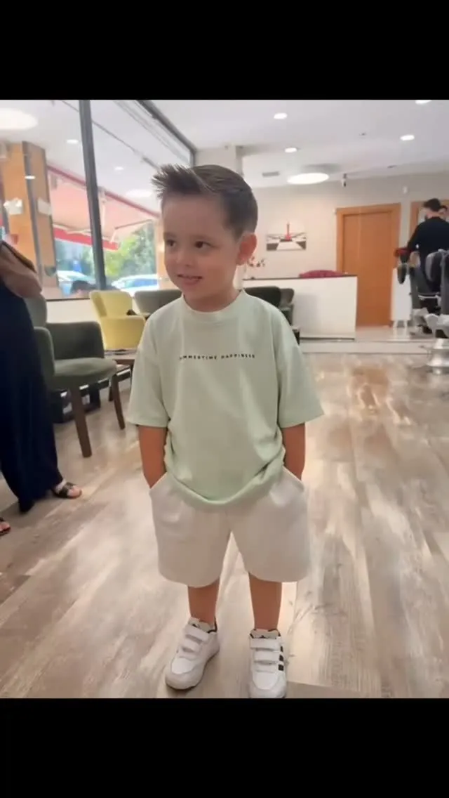 Yıllar önce babasının daghanozpulat çocukluğunda saçlarını kestirdiği berberde traş olmak nasip oldu minik paşamıza 🧿🧿